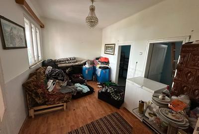 Casă cu 4 camere cu Teren 700 Mp în Central