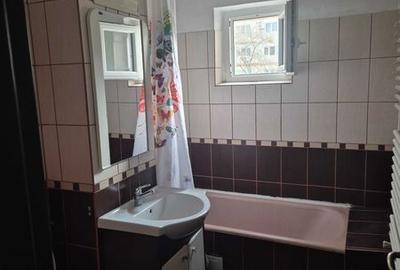 Apartament cu 2 camere, mobilat în Soarelui