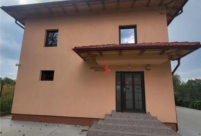 Casa individuala 5 camere, curte generoasa, construita in 2019 - Musatesti, jud
