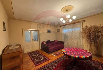 Casă individuală cu 10 camere în Nord