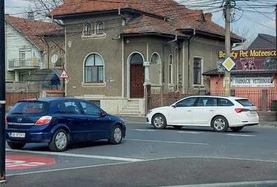 Casă cu 4 camere cu Teren 50 Mp în Central