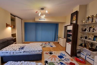 Penthouse cu 5 camere decomandat, mobilat în Central - 17