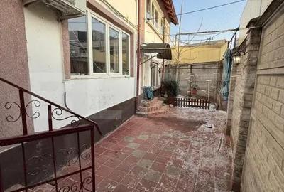 Casă cu 6 camere cu Teren 210 Mp în Central - 4