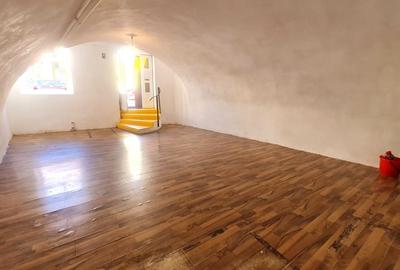 Spatiu comercial 40mp zona 9 Mai - 3