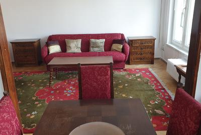 Apartament cu 3 camere, mobilat în 1 Mai