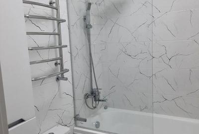 Garsonieră decomandată în Titan