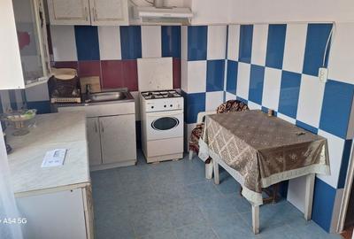 Apartament cu 3 camere decomandat în Murgeni