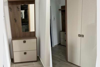 Garsonieră decomandată în Roșu