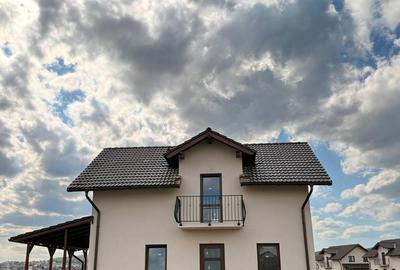 Casă cu 4 camere cu Teren 402 Mp în Central - 1