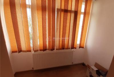 Apartament cu 2 camere semidecomandat în Micro III - 11