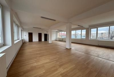 Zona pietii Tractorul, 900 mp, spatii comerciale dispuse pe doua etaje - 3