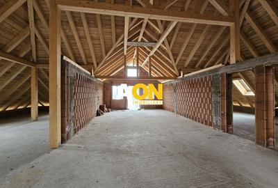 Casă individuală cu 11 camere cu Canalizare în Central - 11