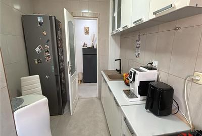 Apartament cu 4 camere decomandat, mobilat în Central - 1
