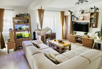 Apartament cu 3 camere semidecomandat, mobilat în Borhanci