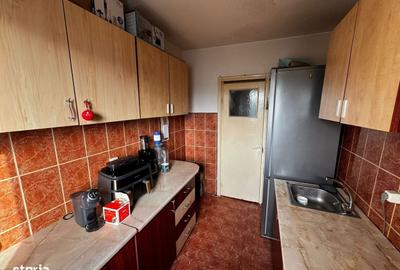 Apartament cu 3 camere semidecomandat în Podu Roș - 11