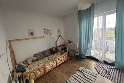 Utvin- partial mobilat si utilat- strada asfaltata- 4 camere - 11