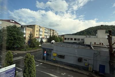 Apartament cu 4 camere decomandat în Coman - 1