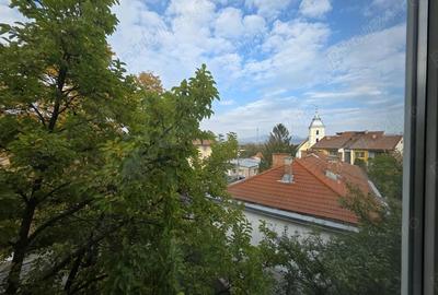 Apartament cu 3 camere decomandat în Progresul