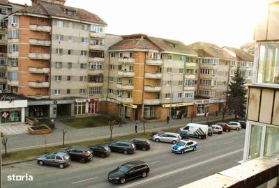 Apartament cu 4 camere decomandat în Central - 2