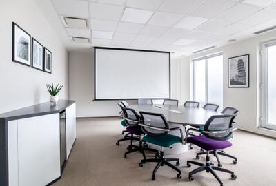 Acces la un spațiu de birou pentru 10 persoane în Regus Central Business Plaza - 1