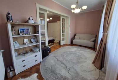 Apartament cu 3 camere semidecomandat în Orașul de Jos - 1