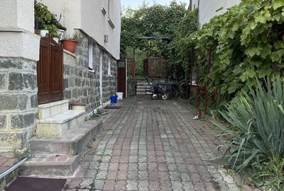Casă cu 4 camere cu Teren 300 Mp în Central - 3
