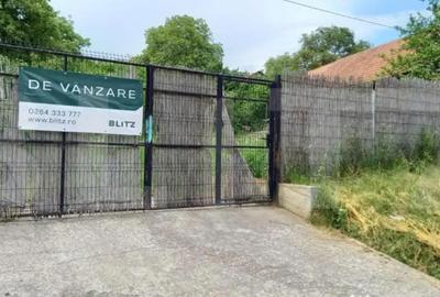 Teren de 2700 mp, în Central