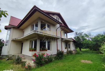 Casă cu 4 camere în Fundeni