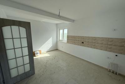 Duplex cu 4 camere cu Canalizare în Exterior Est - 3