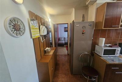 Apartament cu 3 camere nedecomandat, mobilat în Micro III - 27
