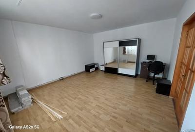 CLĂDIRE STRADALĂ DE ÎNCHIRIAT – MULTIDOMENIU - 1