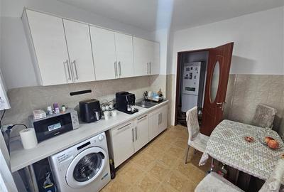 Apartament cu 3 camere semidecomandat, mobilat în Micro III - 7