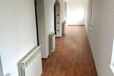 Apartament cu 4 camere semidecomandat în Micro 39