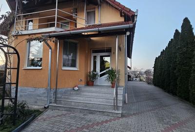 Casă cu 4 camere în Mihai Viteazu - 1