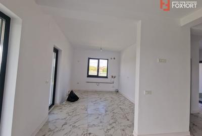 Duplex cu 3 camere cu Canalizare în Central - 5