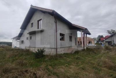 Casa de 140 mp, pe 2 nivele, 4 camere, oras Beclean - 2