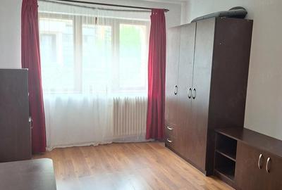 Garsonieră decomandată în Central - 2