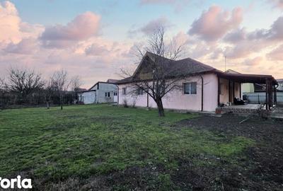 Casă cu 5 camere decomandat cu Teren 1487 Mp în Central - 1