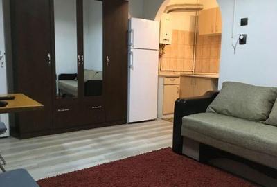 Garsonieră decomandată, mobilată în Semicentral