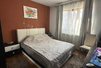 Apartament 4 camere la 7 minute metrou Aparatorii Patriei