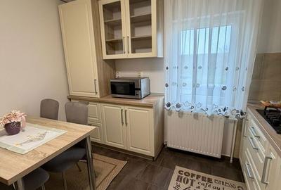 Apartament cu 3 camere decomandat, mobilat în Micro 16 - 1