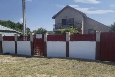 Casă cu 5 camere cu Teren 800 Mp în Central - 1
