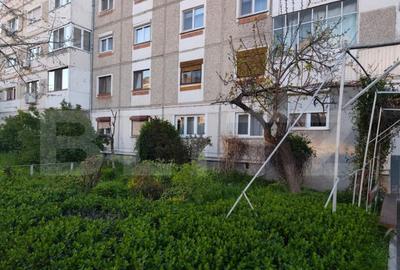 Apartament de vanzare, cu 4 camere, 80 mp, zona Calea Aradul - 13
