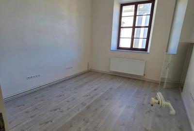 Spațiu comercial, de 128 mp, în Central - 3