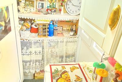 Vand o camera ,ideala birou situata pe str.9Mai - 6