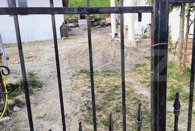 Casă cu 2 camere cu Teren 1000 Mp în Central - 1