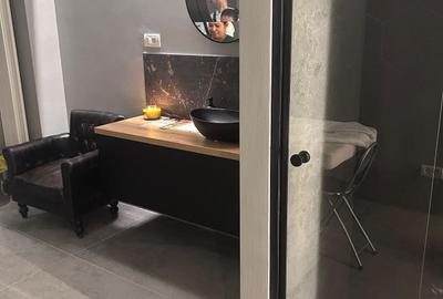 Spațiu comercial, de 30 mp, în P-ța Universității - 5