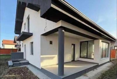 Casă cu 4 camere în Sânmartin - 1