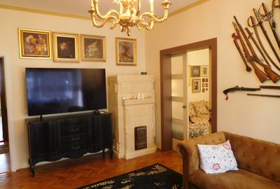 Casă cu 10 camere cu Teren 780 Mp în Central - 3