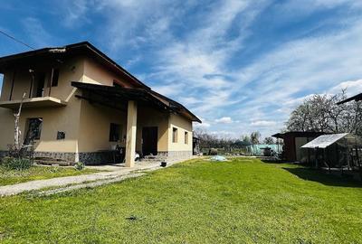 Casă cu 6 camere cu Teren 3576 Mp în Central - 3